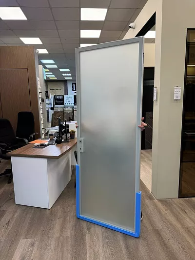 Фото: Дверь Cascate Fly (проем 2150*900) /Chrome mat 1К/Satin/ Ручка Ice/wc/ открывание внутреннее левое (комплект со скрытой коробкой и фур-рой)